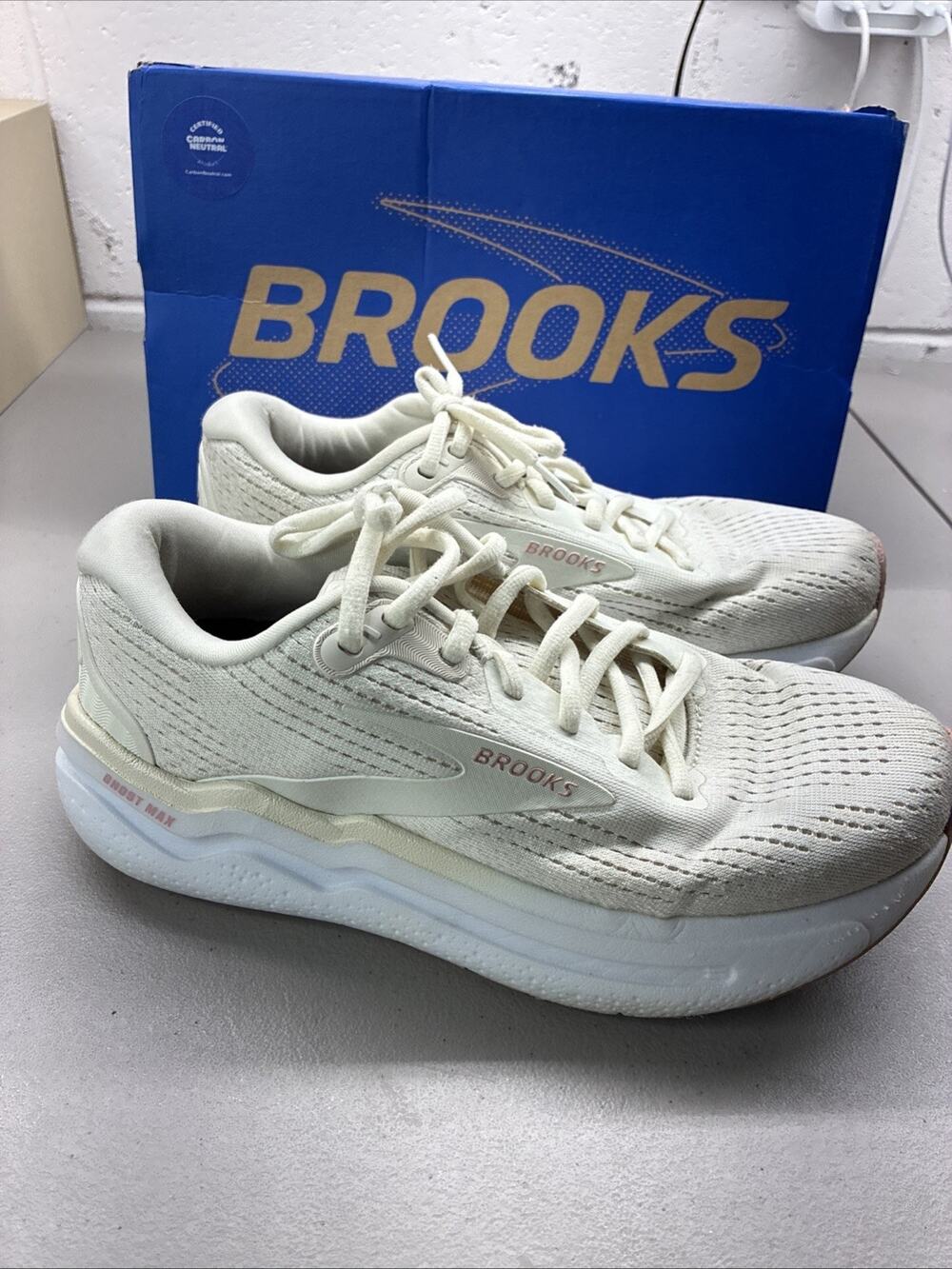 Brooks Ghost Max 2 White Running Shoes Sneakers 1204201D190 Womens 6.5